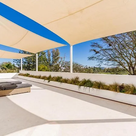 Flores Villa